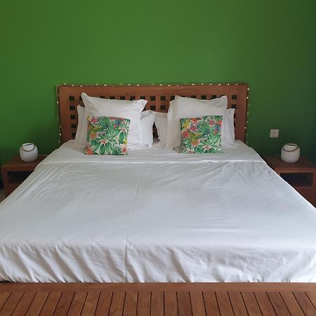 Chez Blandine Et Sylvain Bed & Breakfast Cascavelle Exterior photo